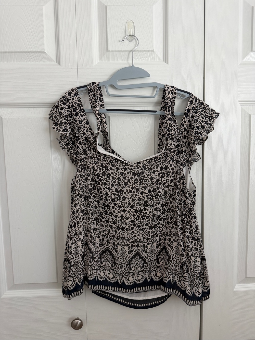Sanctuary brand Cold Shoulder Women’s Top in boho pattern - size XL